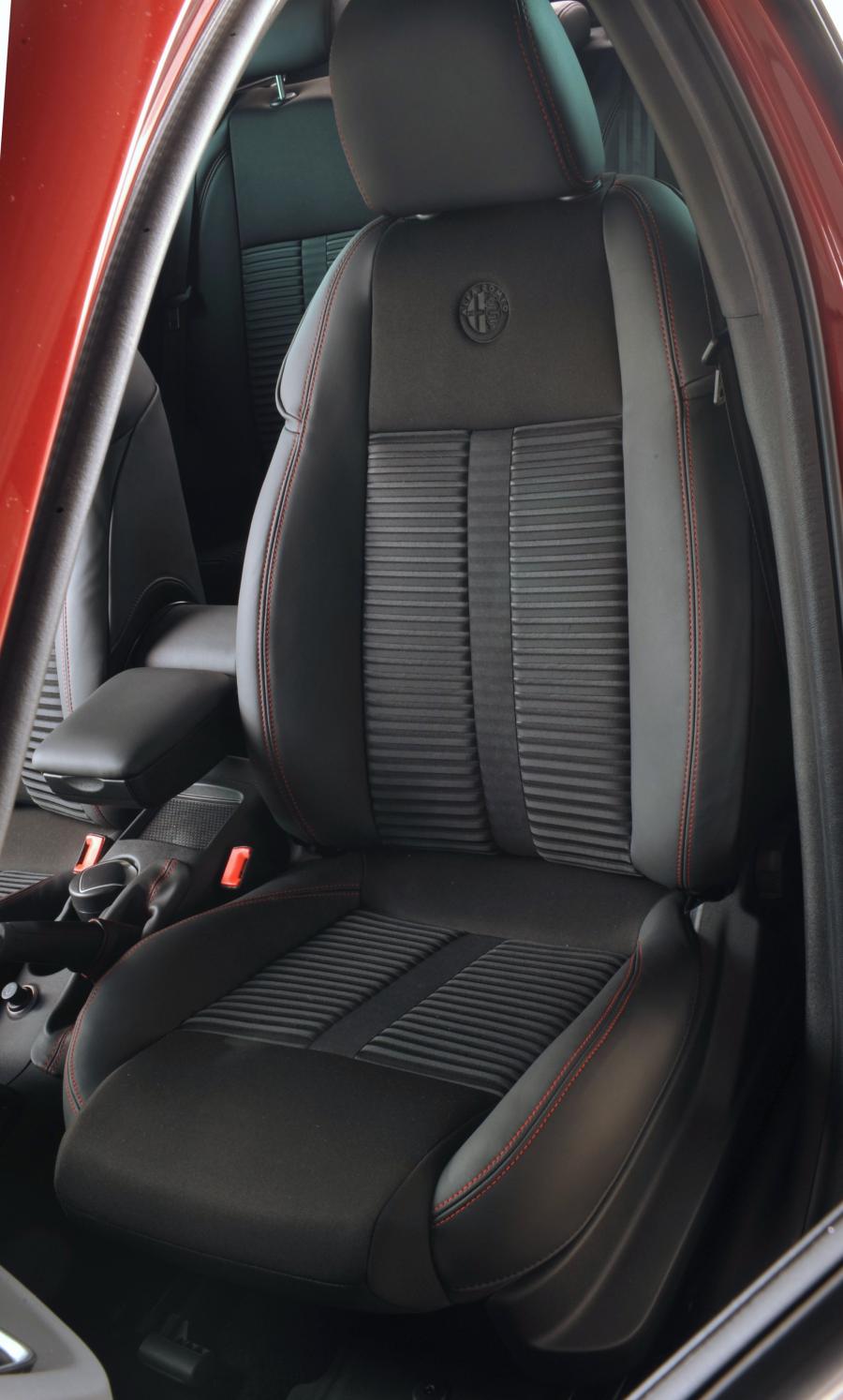 Интерьер Alfa Romeo Giulietta Quadrifoglio Verde (940) 2011 года  (AU) (фото 5 из 28)